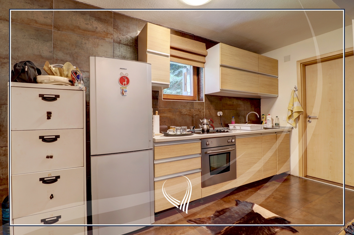 woman singing on stage